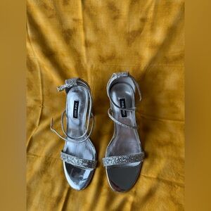 NWOT Nine West Glittering Silver Strappy Heels